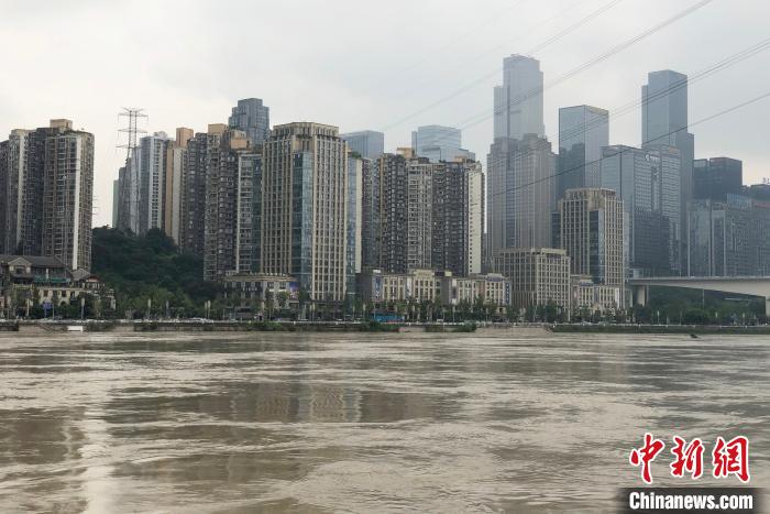 兩江洪峰過境重慶中心城區(qū)：輕軌水上走沖鋒舟開進磁器口