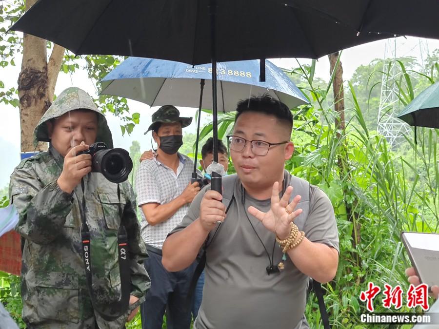 盈江觀鳥協(xié)會(huì)會(huì)長班鼎盈。<a target='_blank'  >中新網(wǎng)</a>記者 張旭 攝