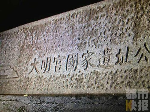 目前,關(guān)于這起火災(zāi)的具體原因,還有待相關(guān)部門做進(jìn)一步調(diào)查。
