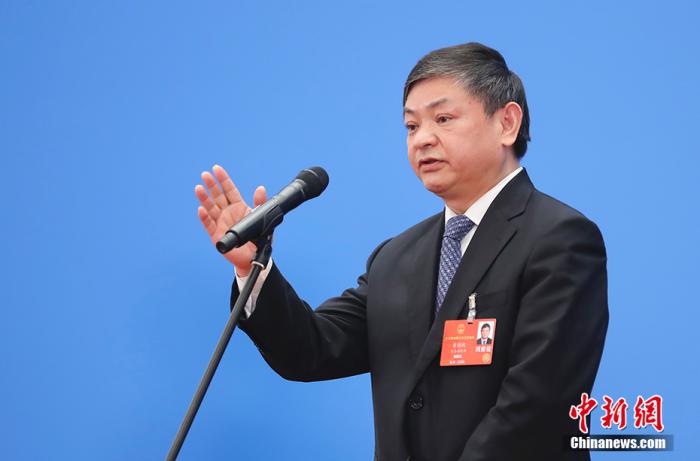 5月25日,第十三屆全國人民代表大會第三次會議在北京人民大會堂舉行第二場“部長通道”采訪活動。圖為生態(tài)環(huán)境部部長黃潤秋通過網(wǎng)絡(luò)視頻方式接受采訪。<a target='_blank' >中新社</a>記者 杜洋 攝 5月25日,第十三屆全國人民代表大會第三次會議在北京人民大會堂舉行第二場“部長通道”采訪活動。圖為生態(tài)環(huán)境部部長黃潤秋通過網(wǎng)絡(luò)視頻方式接受采訪。<a target='_blank' >中新社</a>記者 杜洋 攝