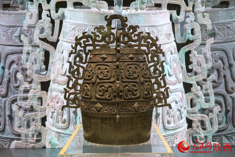 珍寶館首展展出的國(guó)家一級(jí)文物、青銅禮器秦公镈。張嘉琪攝