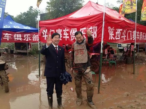 ????干警執(zhí)勤確保摩托車(chē)賽圓滿成功.jpg