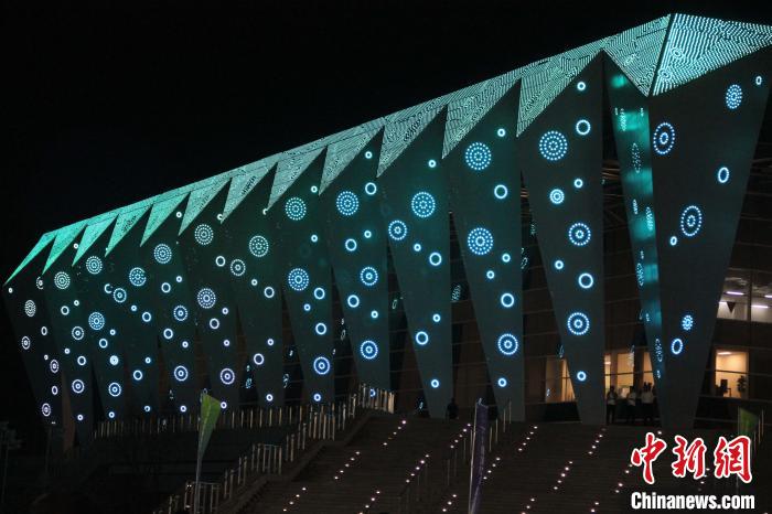 圖為西安奧體中心游泳跳水館夜景。 (資料圖) 張一辰 攝 圖為西安奧體中心游泳跳水館夜景。 (資料圖) 張一辰 攝