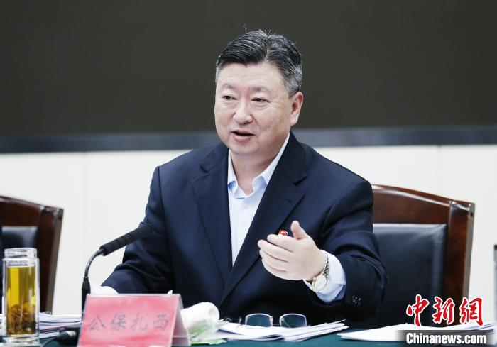 圖為青海省委常委、統(tǒng)戰(zhàn)部長、省政協(xié)黨組副書記公保扎西講話?!●R銘言 攝 圖為青海省委常委、統(tǒng)戰(zhàn)部長、省政協(xié)黨組副書記公保扎西講話。 馬銘言 攝