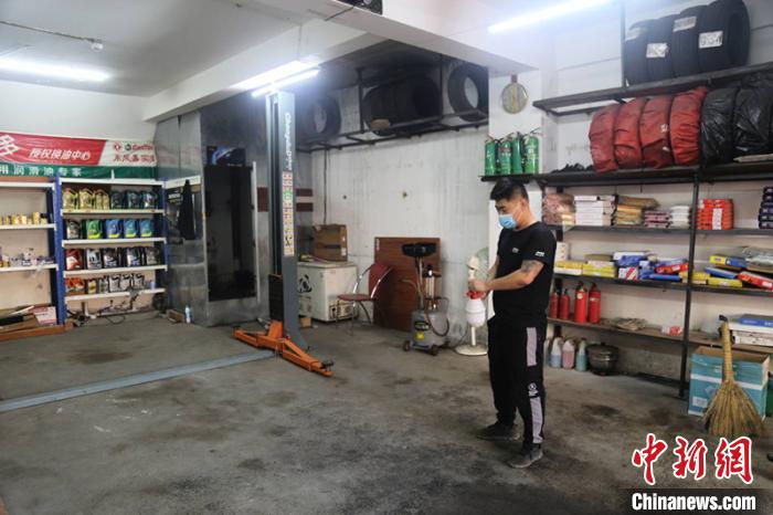 商戶對店面進(jìn)行消殺?!“帑惥?攝 商戶對店面進(jìn)行消殺?!“帑惥?攝