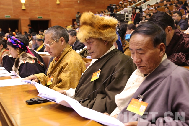 西藏第十屆人民代表大會(huì)五次會(huì)議開(kāi)幕 