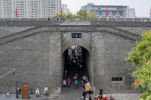 西安恢復(fù)古城墻4座城門門楣標(biāo)識(shí) 西安恢復(fù)古城墻4座城門門楣標(biāo)識(shí)
