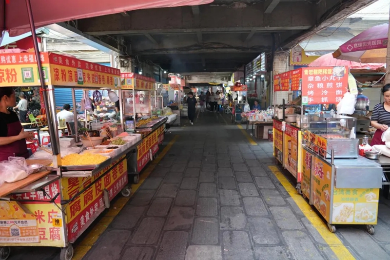 城市管理有溫度!貴陽市息烽縣城管 為流動攤點(diǎn)“安家”,守護(hù)城市“煙火氣”
