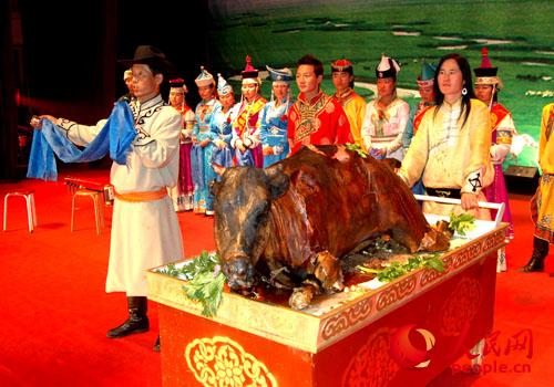 烤全牛待遠(yuǎn)方的客人
