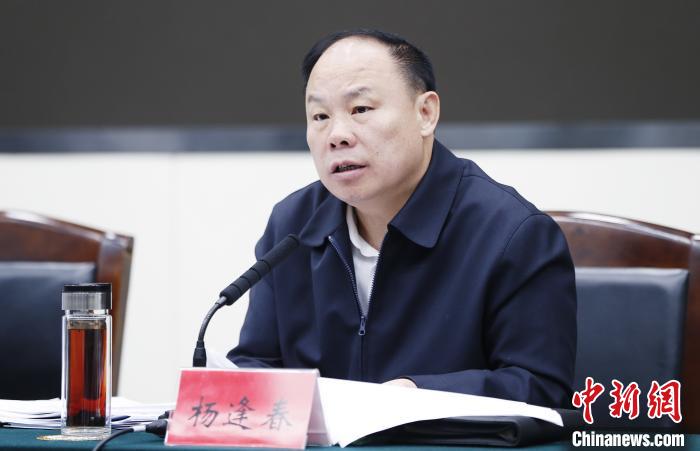 圖為青海省政府副省長楊逢春講話?!●R銘言 攝 圖為青海省政府副省長楊逢春講話?!●R銘言 攝