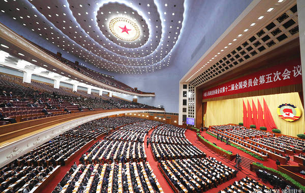 2017年3月13日,全國政協(xié)十二屆五次會議閉幕會在人民大會堂舉行,梁振英增選為全國政協(xié)副主席。攝影:新華社記者 王曄 2017年3月13日,全國政協(xié)十二屆五次會議閉幕會在人民大會堂舉行,梁振英增選為全國政協(xié)副主席。攝影:新華社記者 王曄