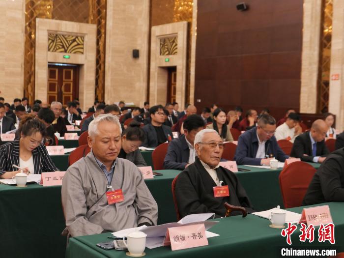 圖為西藏自治區(qū)各族各界慶祝中國(guó)共產(chǎn)黨成立100周年座談會(huì)現(xiàn)場(chǎng)。　謝牧 攝